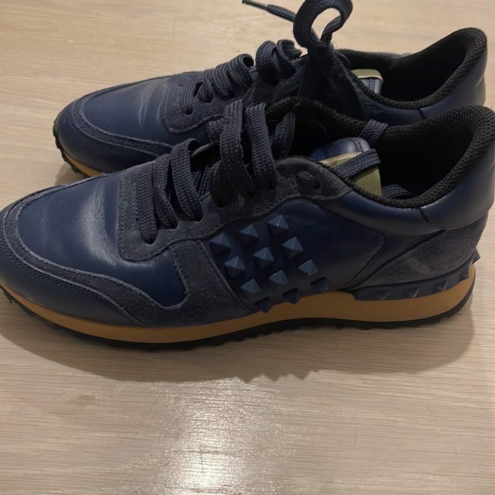 Barely worn Valentino rock stud sneakers in navy blue - Picture 3 of 4